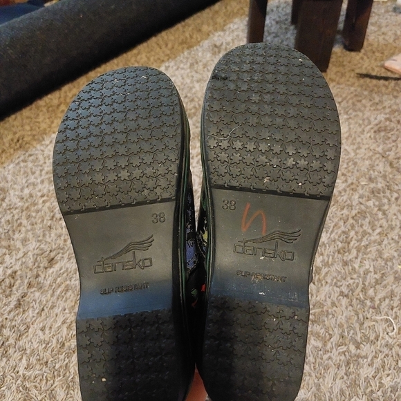 Dansko Vegan Volley Clogs Womens Size 38 US 7 Frog Prints Nursing Shoes - Picture 8 of 9